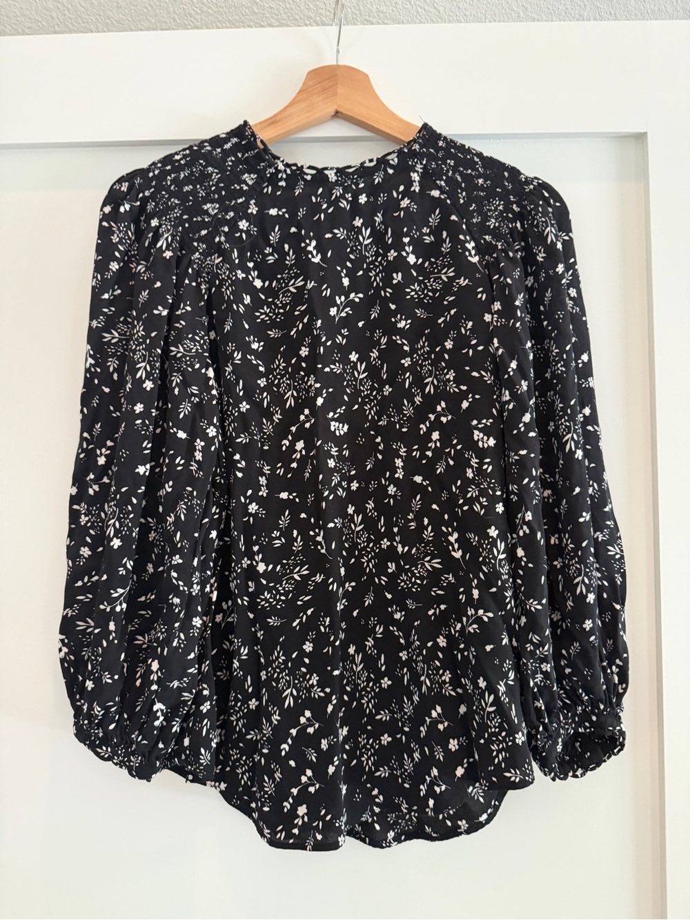 Joie Black and White Floral Smocked-Neck Blouse 🖤